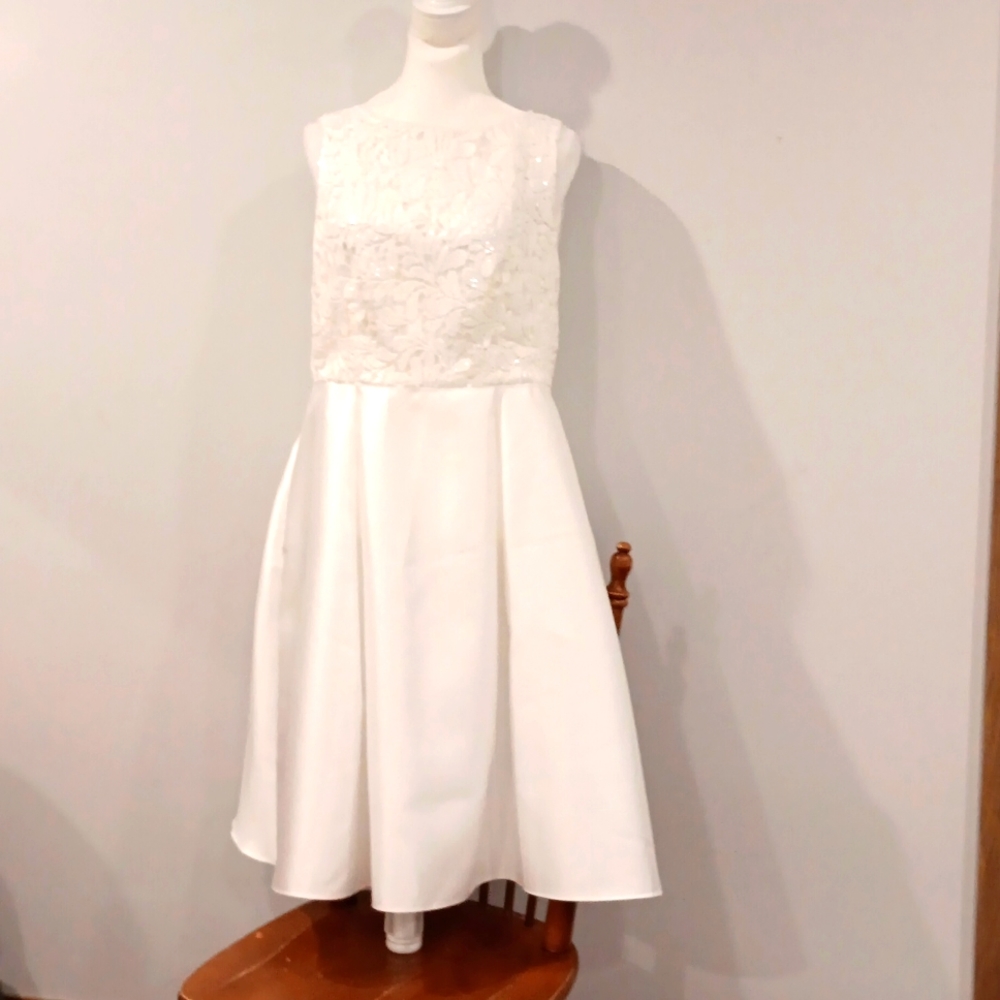 Beautiful Adrianna Papell Wedding Dress